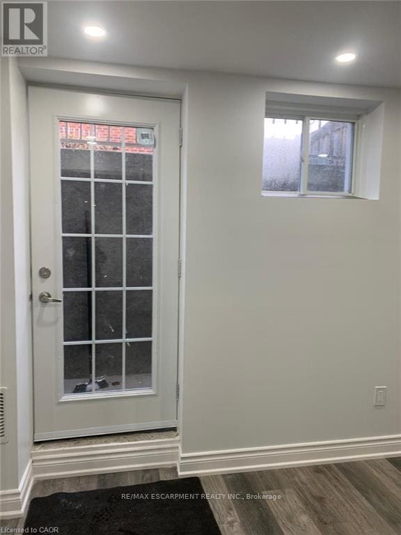 Building Photo - 1005 Farmstead Dr