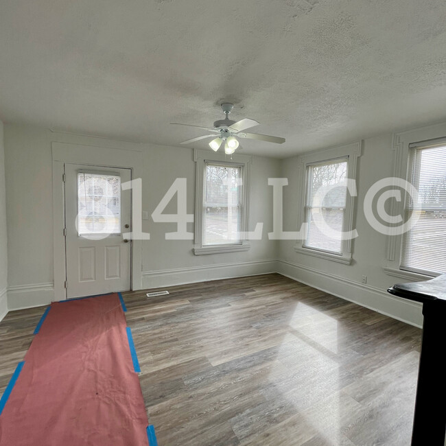 Building Photo - 401 N Mulberry St