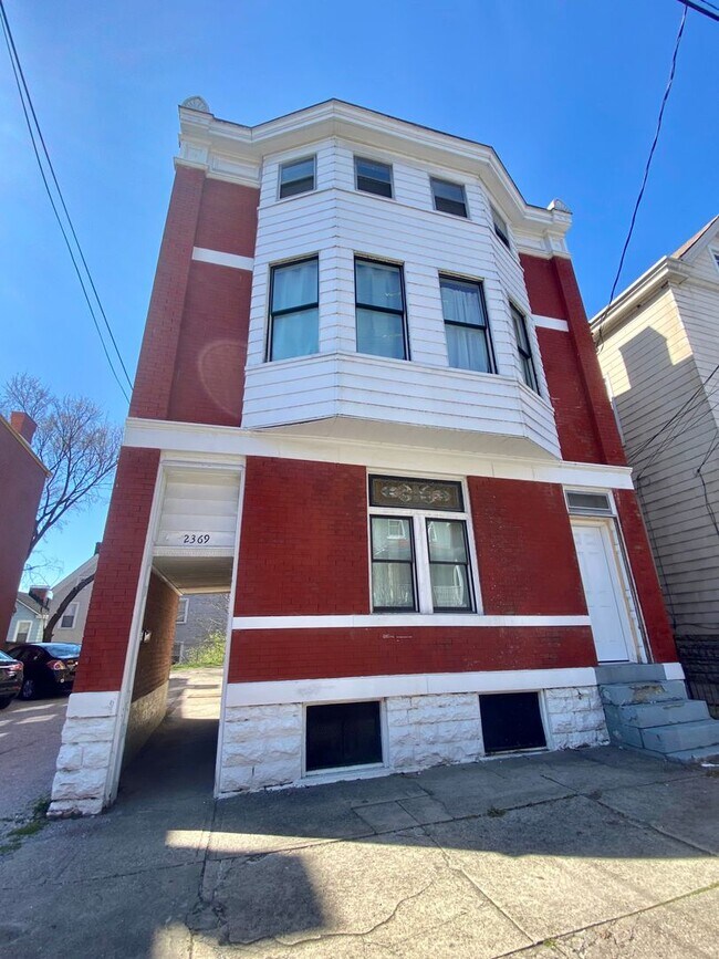 Building Photo - 2369 Victor St