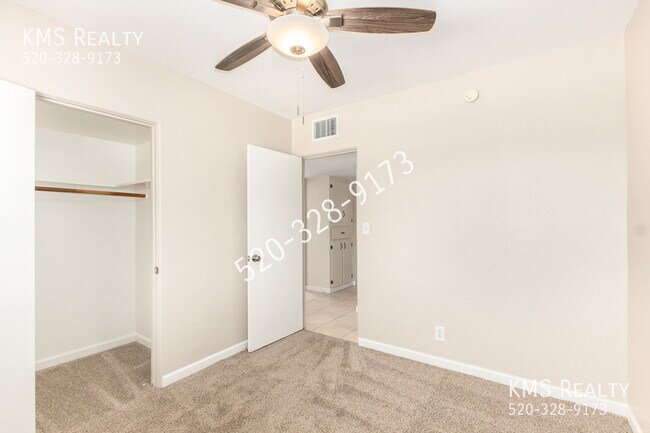 Building Photo - 3 Bedroom 2 Bath-1575 E Grant Rd- OWNER/AGENT