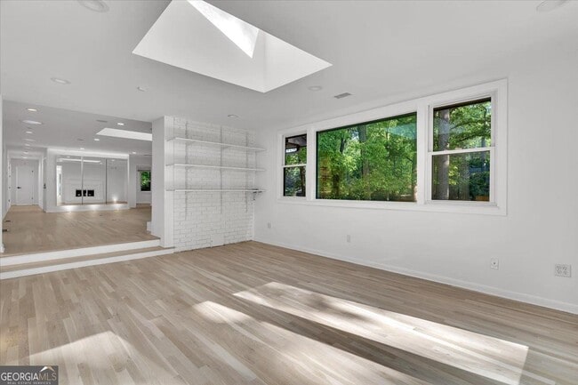 Foto del edificio - 2605 McKinnon Dr