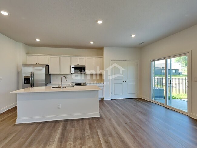 Building Photo - 1373 Pk Pl S