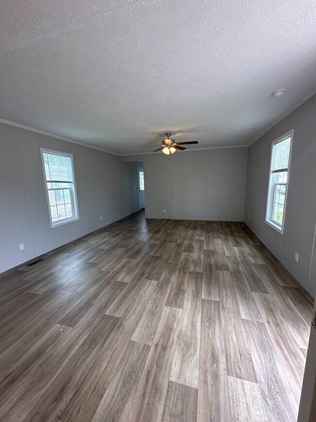 Foto del edificio - 921 Peacock Ln