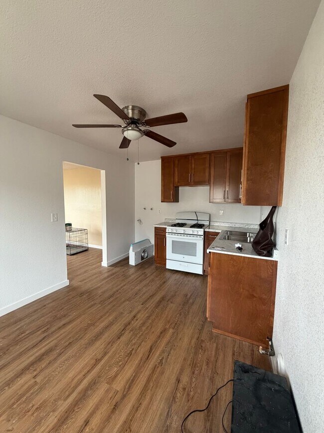 Foto del edificio - 3068 E Gage Ave