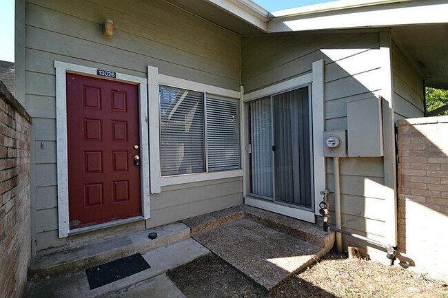 Foto del edificio - 13026 Wirevine Ln