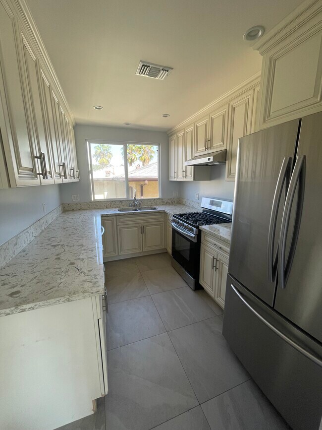 Building Photo - 3161 Rowena Ave