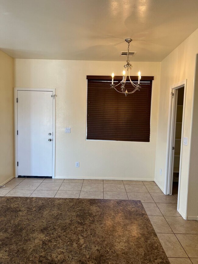 Building Photo - 3 BD BA UNDER 2000 IN MONTANA VISTA