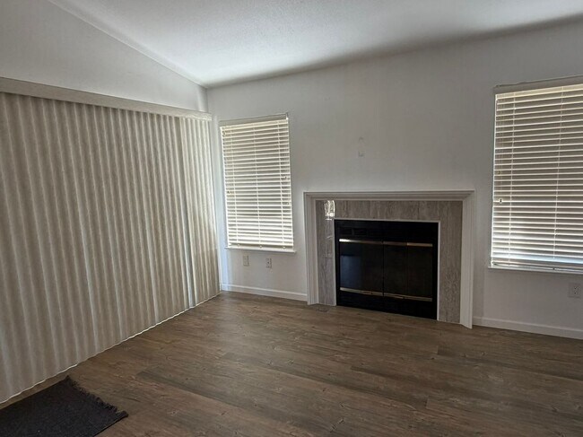 Foto del edificio - 38695 Huntington Cir