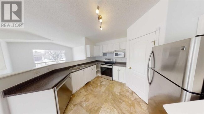 Building Photo - 9442 Lakeland Dr