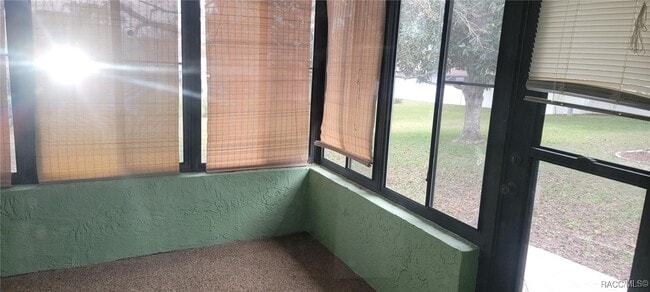 Foto del edificio - 234 W Valerian Pl