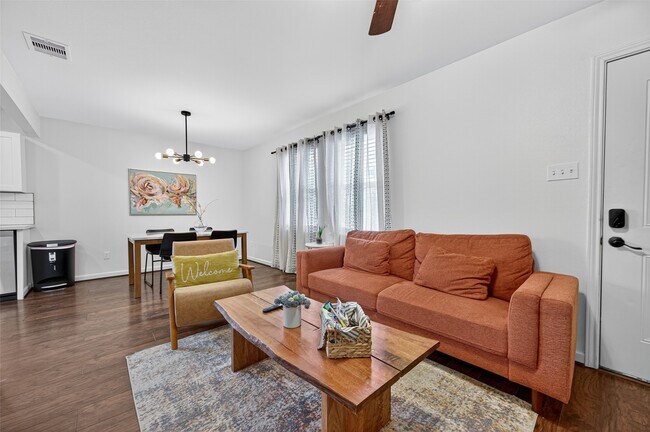 Foto del edificio - 2212 Rosewood St