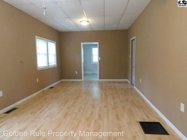 Building Photo - 2 br, 1 bath House - 902 E 5th Ave