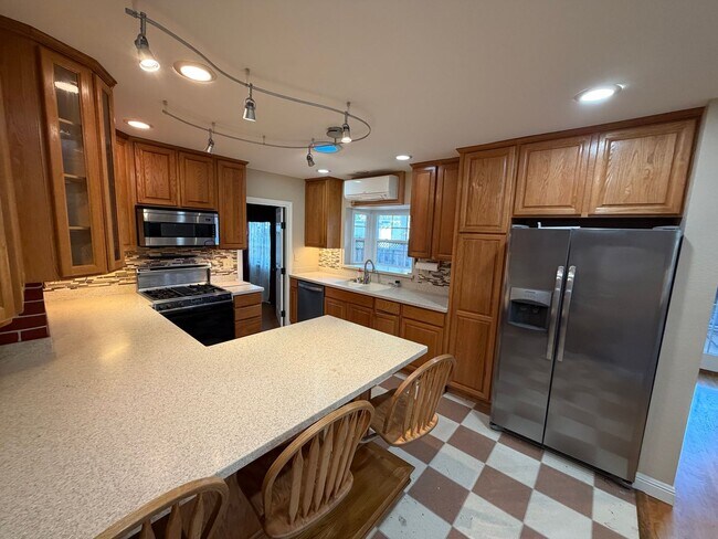 Foto del edificio - 4 Bed 3 Bath In West Alamo