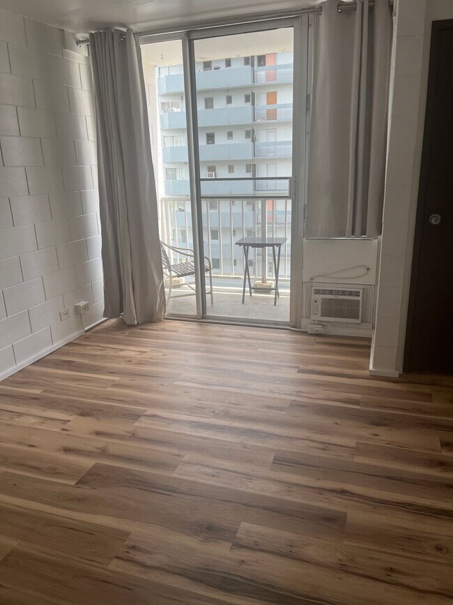 Foto del edificio - Recently Remodeled Studio In The Heart of Waikiki.