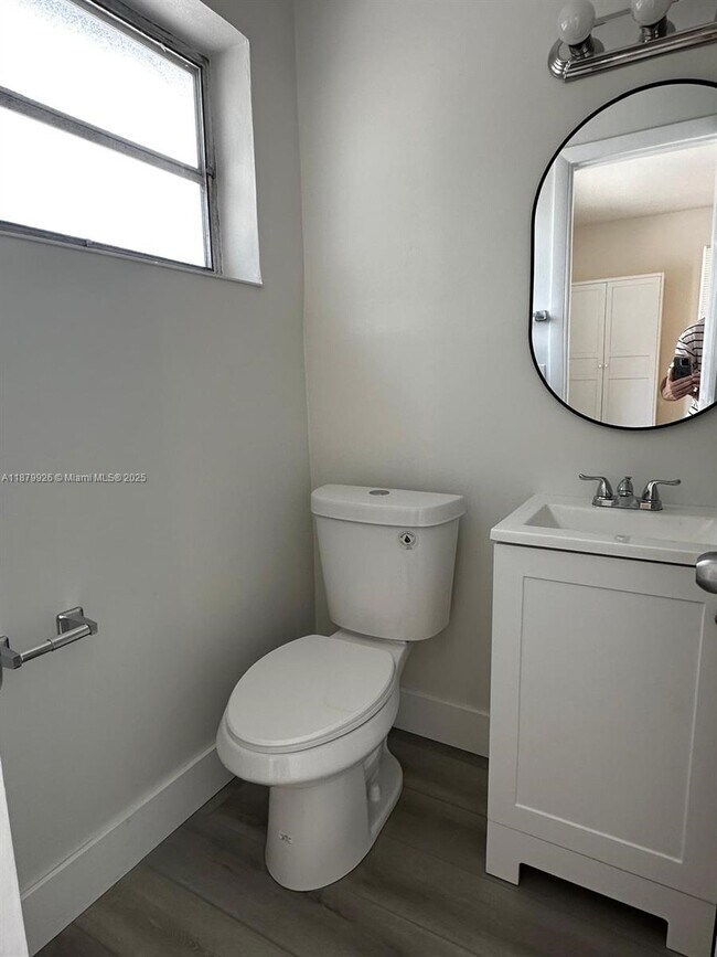 Foto del edificio - 2115 N 17th Ct