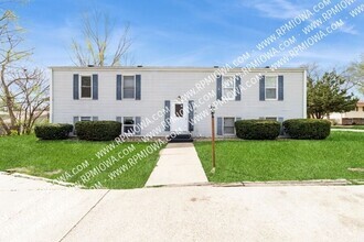 Building Photo - 317 SE Lowell Dr