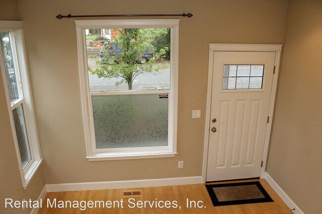 Foto del edificio - 3 br, 2.5 bath House - 846 NE 65th Avenue