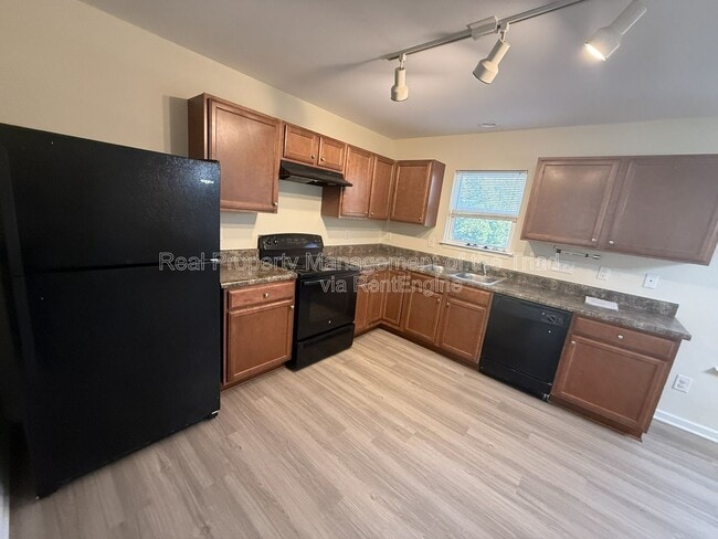 Foto del edificio - 2318 Deerbrook Forest Ln