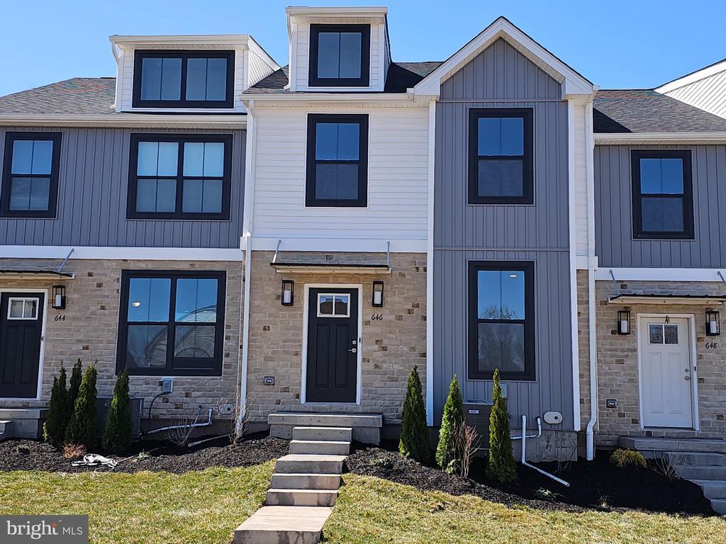 Primary Photo - 646 Oak Dr