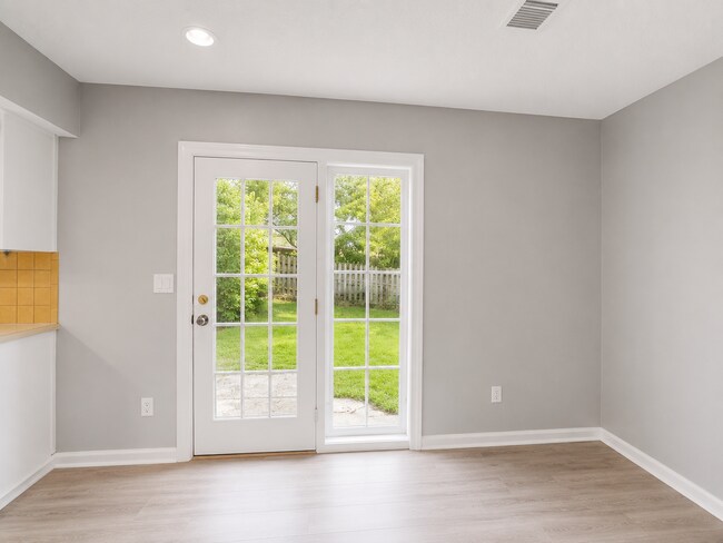 Foto del edificio - 1400-1528 LaChateau Drive