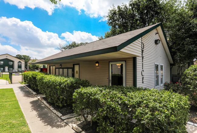 Leasing Office - West University Gardens