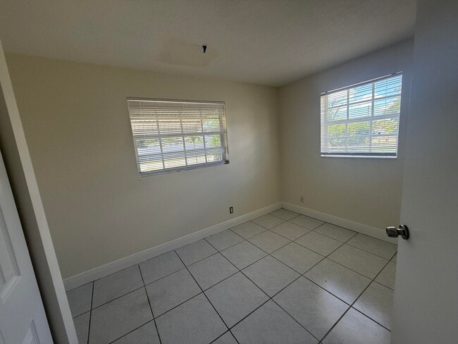 Foto del edificio - 5698 Gramercy Dr