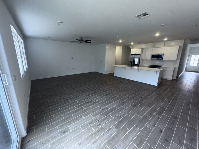 Building Photo - 1808 Mohave Rd S