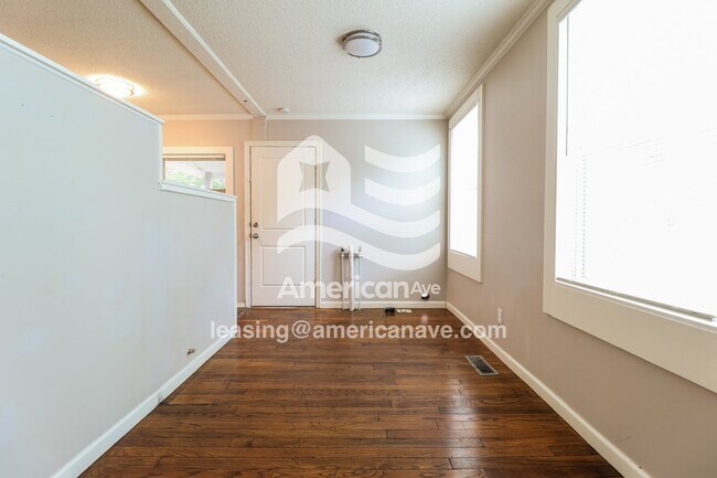Building Photo - 2600 S Tyler St