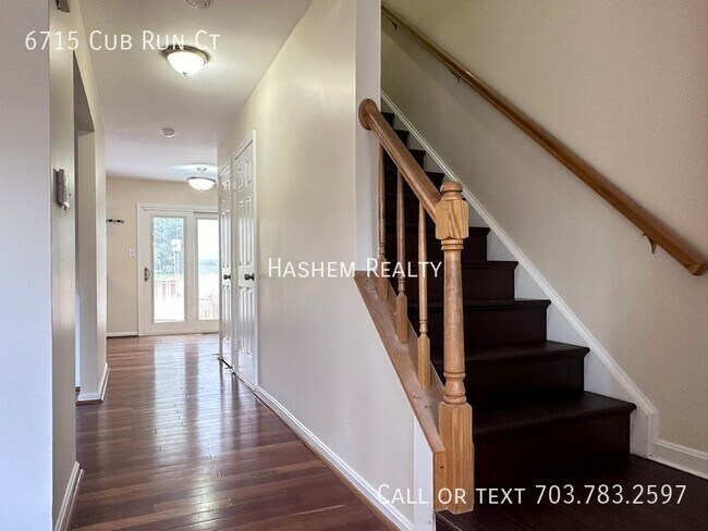 Foto del edificio - 6715 Cub Run Ct