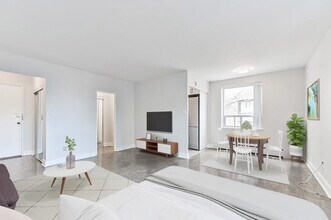 Building Photo - 151 St George St