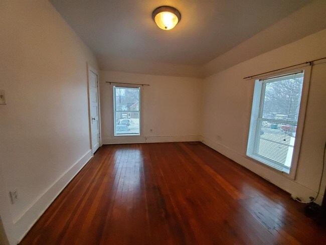 Building Photo - 212 7th St NW
