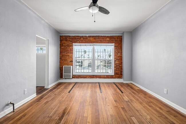 Building Photo - 109 S Normandie Ave
