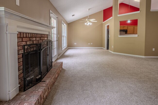 Foto del edificio - Beautiful 4 Bedroom Home on Large Private Lot in Hoschton