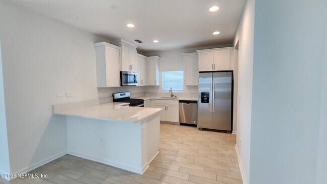 Foto del edificio - 97 Carbonell Pl