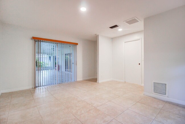 Foto del edificio - 3325 San Carlos St