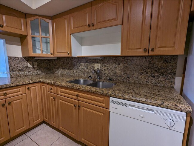 Foto del edificio - 3490 Foxcroft Rd