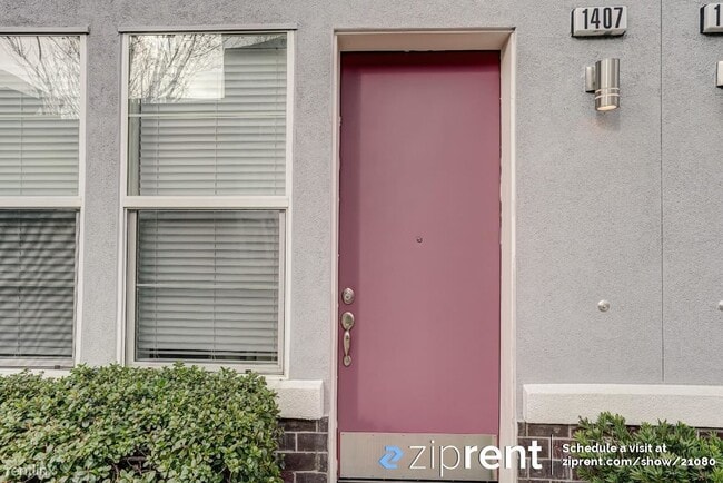 Building Photo - 3 br, 3 bath Townhome - 1407 Nevin Plaza, ...