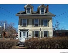 Building Photo - 6 Willow Ave