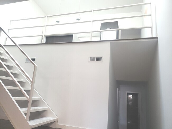 Foto del edificio - 2519 N California Ave