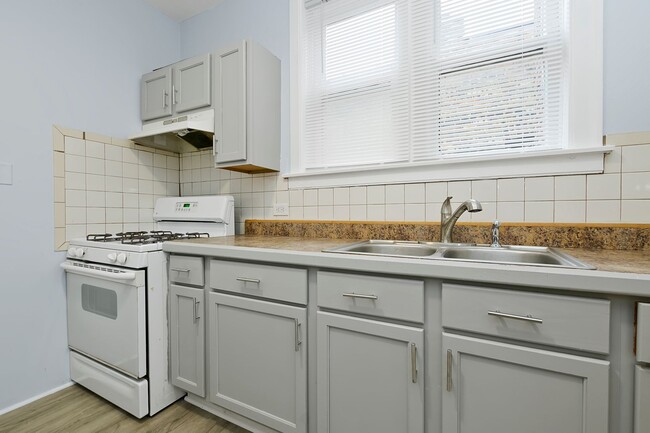 Interior Photo - 8005-07 S Champlain Ave Chicago IL