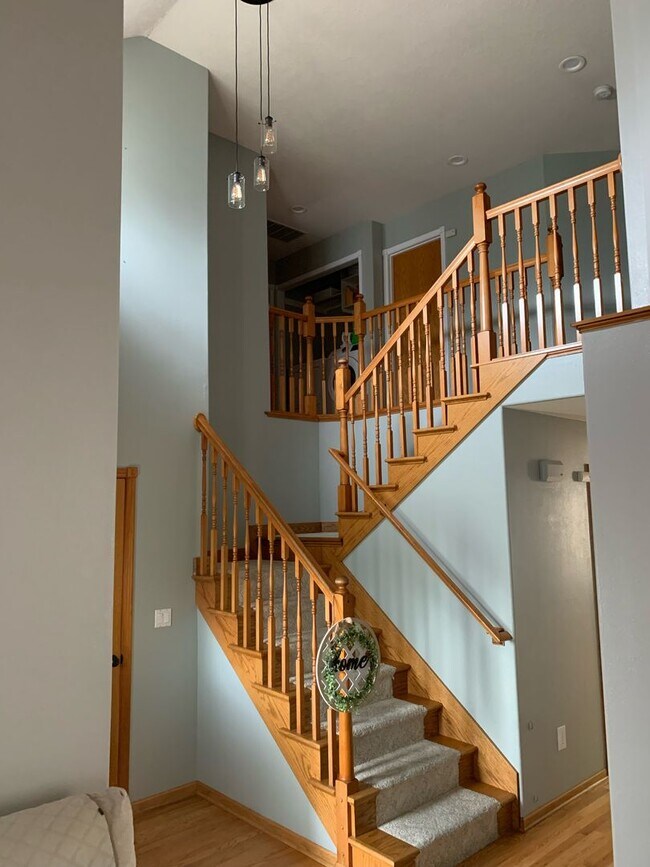 Building Photo - AVAILABLE NOW! 3bd/2.5ba with 2-Car Garage...