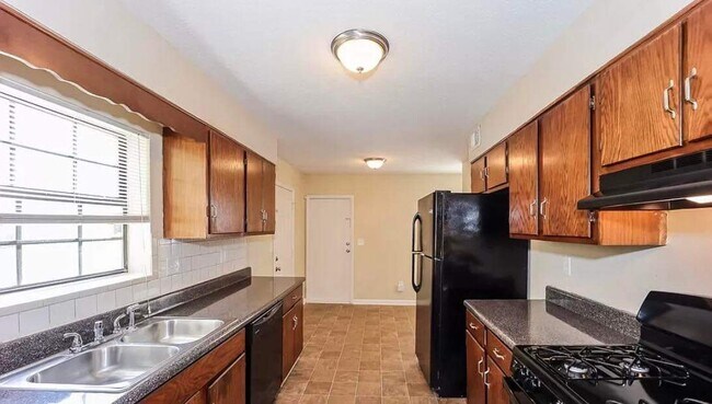 Building Photo - 2755 Lantern Ln