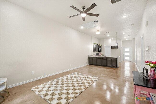 Foto del edificio - 410 W Avenue C