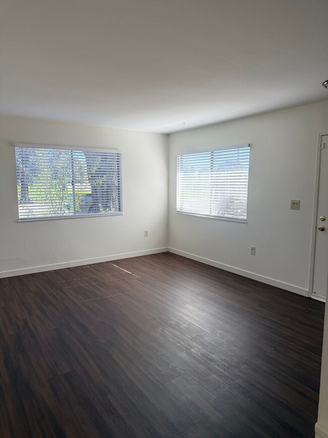Building Photo - One Bed One Bath for Rent In Menifee