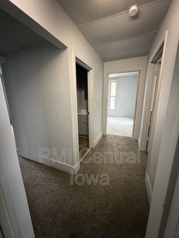 Building Photo - 1706 E Walnut St