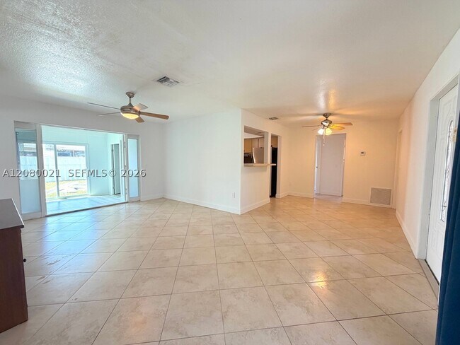 Foto del edificio - 11700 NW 33rd St
