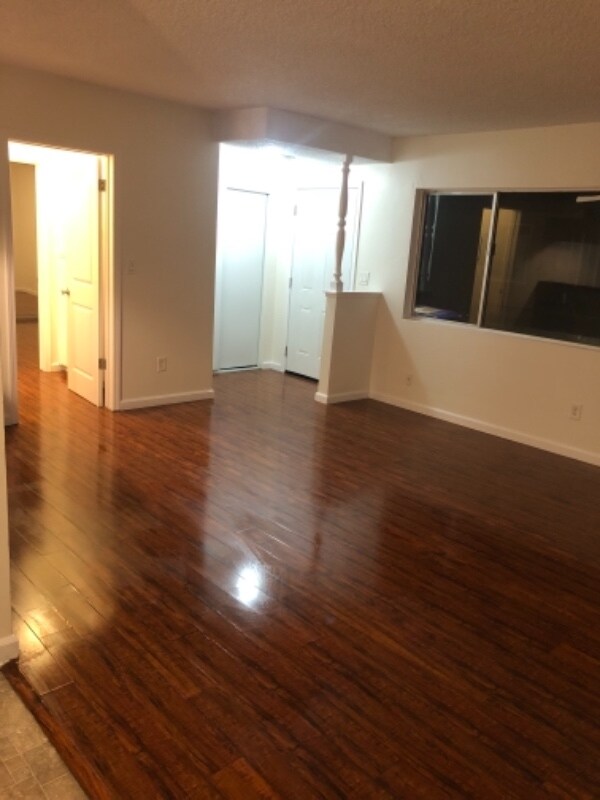 Foto del edificio - 8659 Chestnut Ave