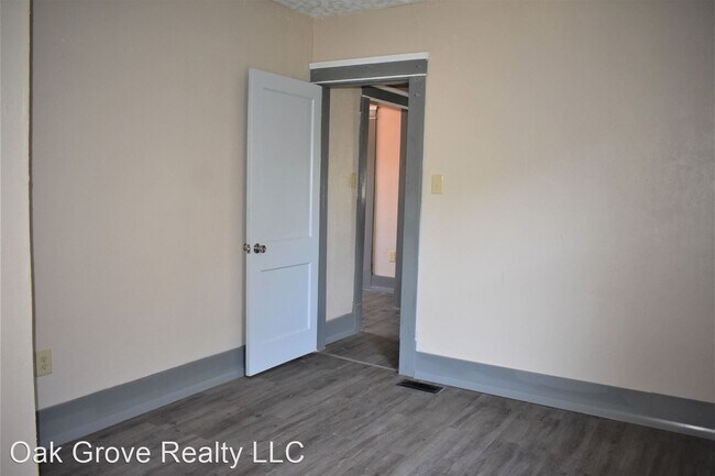 Foto del edificio - 3 br, 1 bath House - 380 McClure Ave