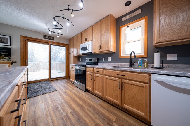 Building Photo - 15635 Hallmark Path