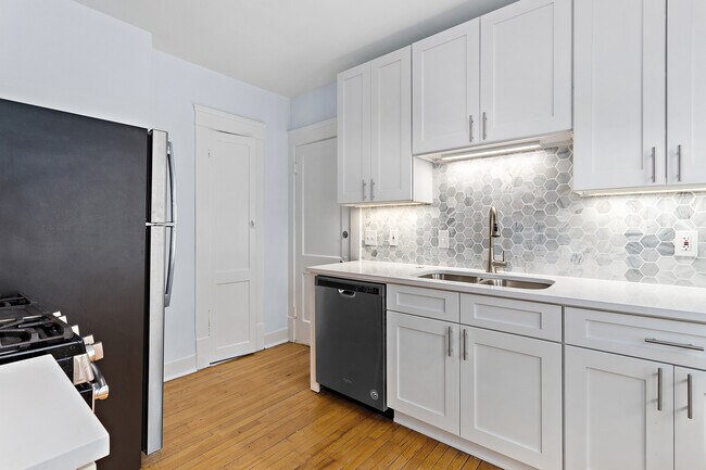 Foto del edificio - 1650 Waterbury Rd
